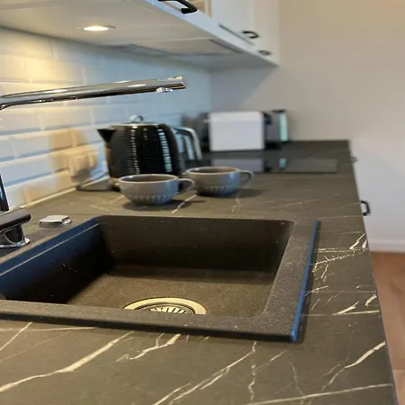 In With Access דירה