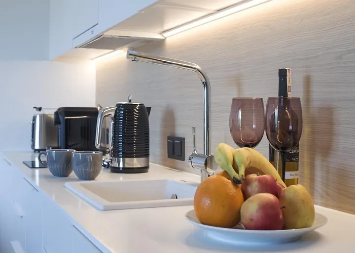 아파트 In With Access