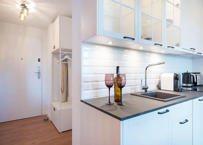 아파트 In With Access