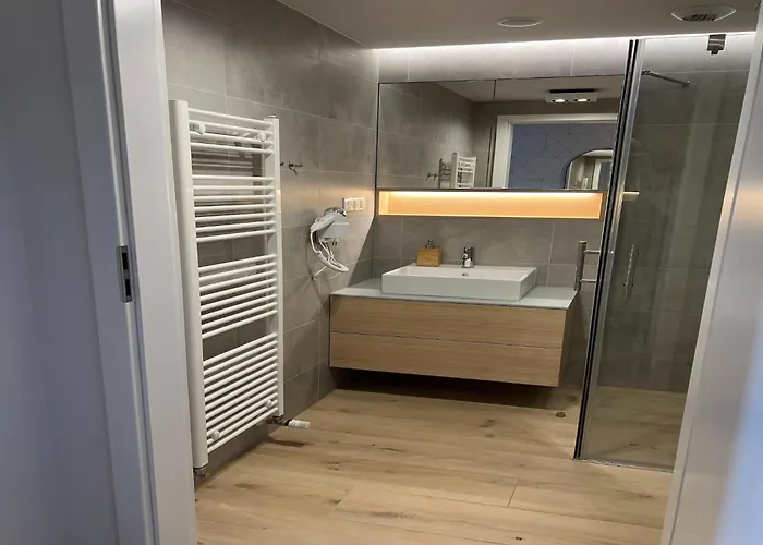 아파트 In With Access 포비에로보